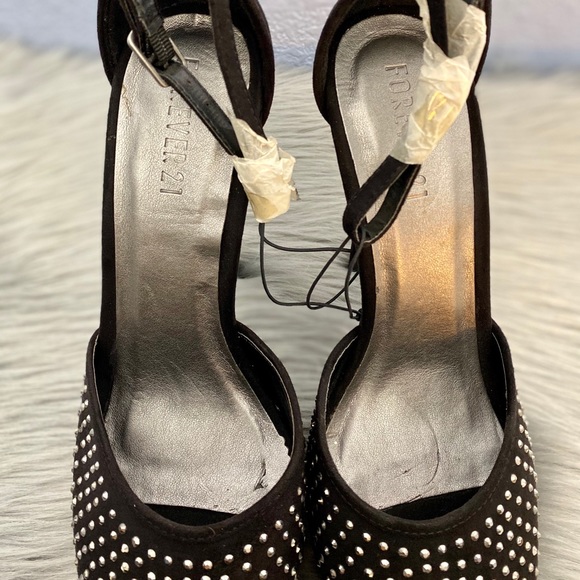Forever 21 Black Suede Heels - Picture 4 of 7